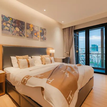 Quiet Luxury Suite With Balcony - City View - Zenity District 1-3